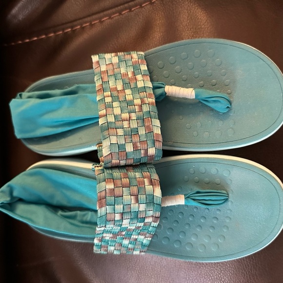 Vionic Serene Tia with Orthaheel Technology Woven Strap Sandals - Picture 2 of 4